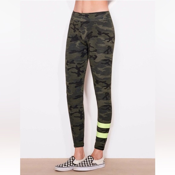 Sundry Pants - Sundry Stripe Camo Yoga Pant in Color Hunter Size 2 (Med)